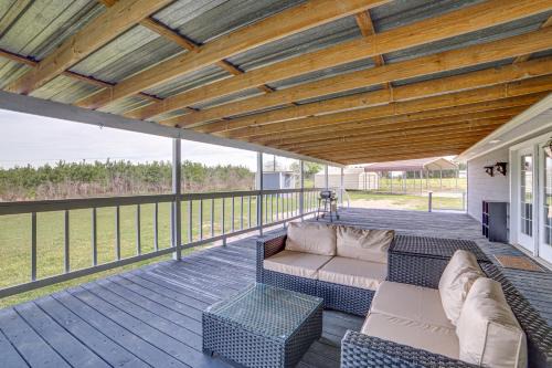 Dogwood House | 2 Mi to Lake Monticello Home with Large Decks!