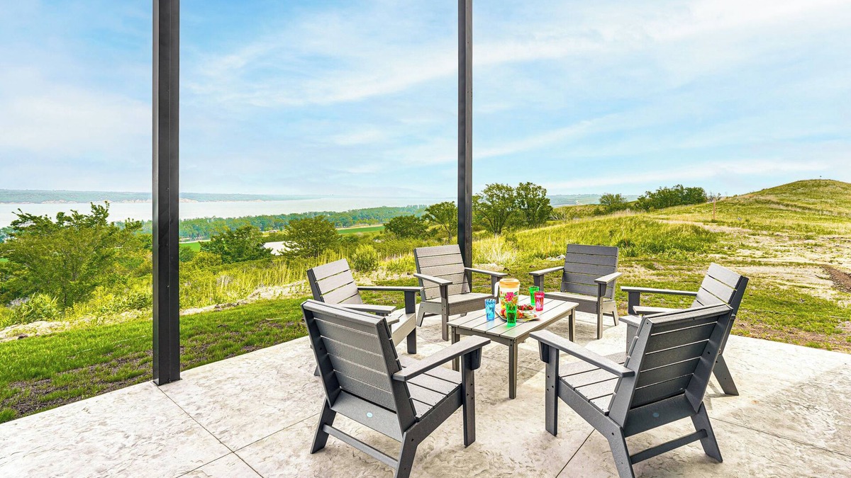 Crofton House | 2 Mi to Lewis and Clark Lake: Spacious Getaway