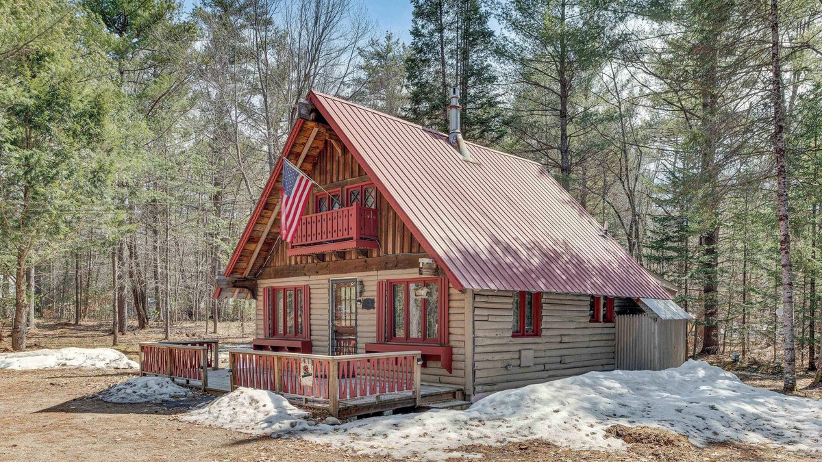 Freedom Cabin | 2 Mi to Ossipee Lake: Forest-View Sanctuary!