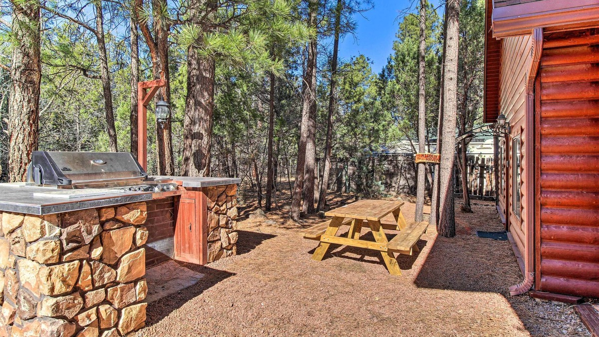 Pinetop-Lakeside Apartment | 2 Mi to Rainbow Lake: Serene 'Hidden Haven' Studio