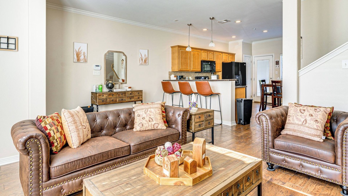 College Station House | 2 Mi to Texas A&M: Unit w/Pool & Hot Tub Access