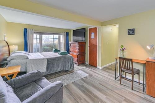 South Floral Park Apartment | 2 Mi to UBS Arena WFH-Friendly Couples Retreat