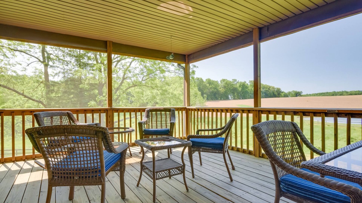Stewartstown Cottage | 2 Mi to Wineries: Calm Cottage on 90 Acres w/Barn