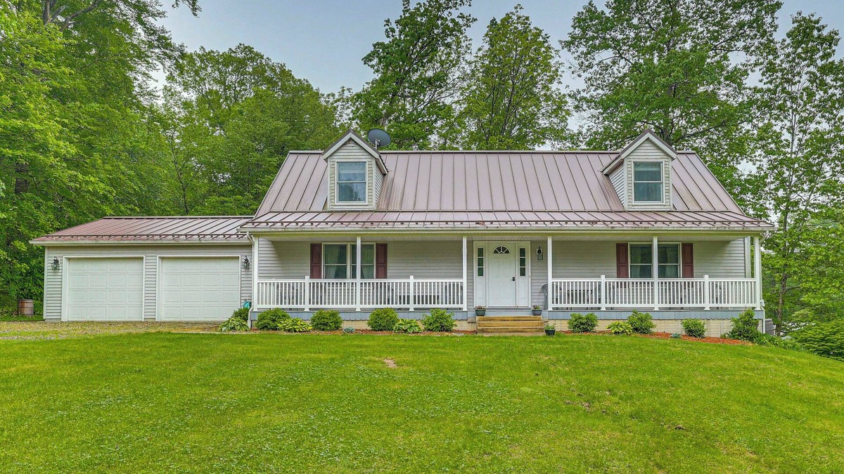Warsaw House | 2 Mi to Woodbury Wildlife Area: Cozy Farmhouse!