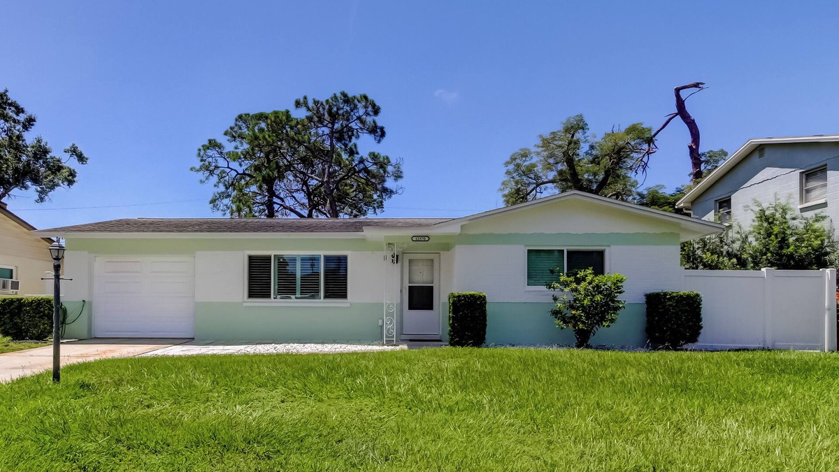 Boca Ciega Ridge House | 2 Miles 2 Redington Beach. Large Yard, Dog Friendly. Bonus Lounge/Kids Room