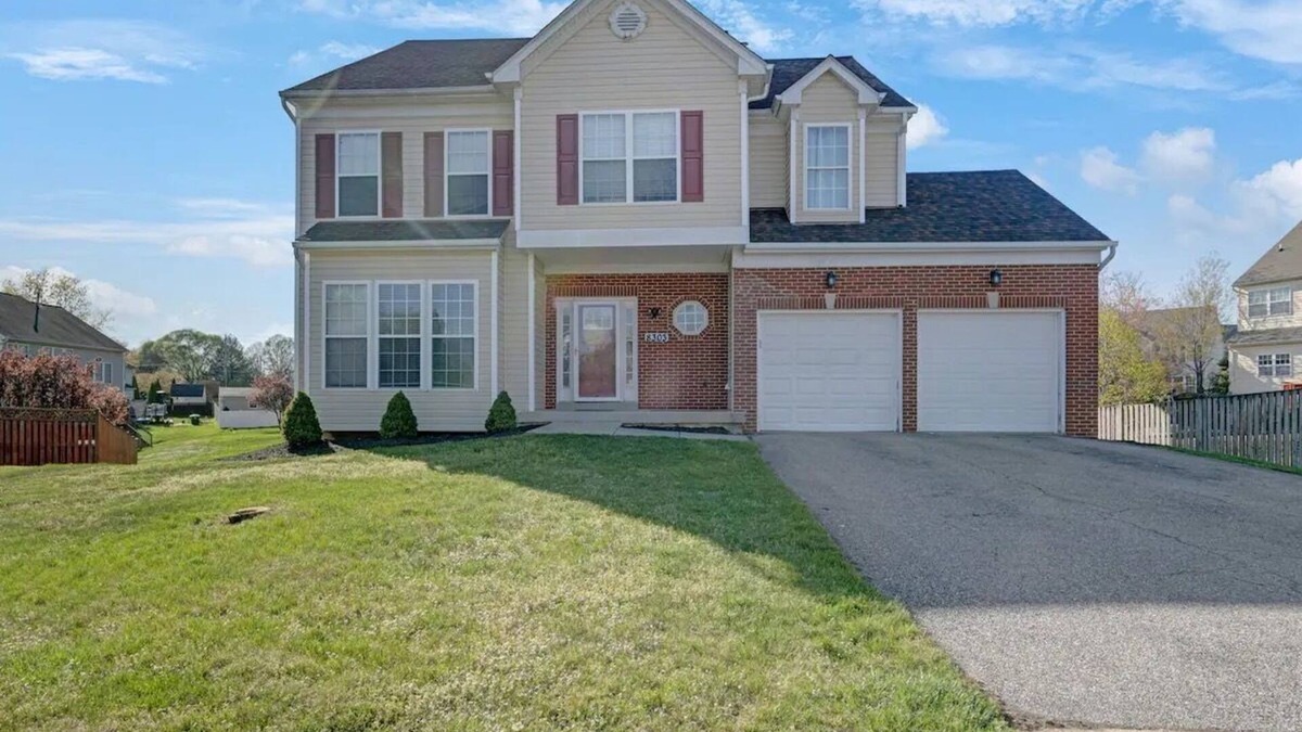 Clinton House | 2 Miles from Downtown Clinton