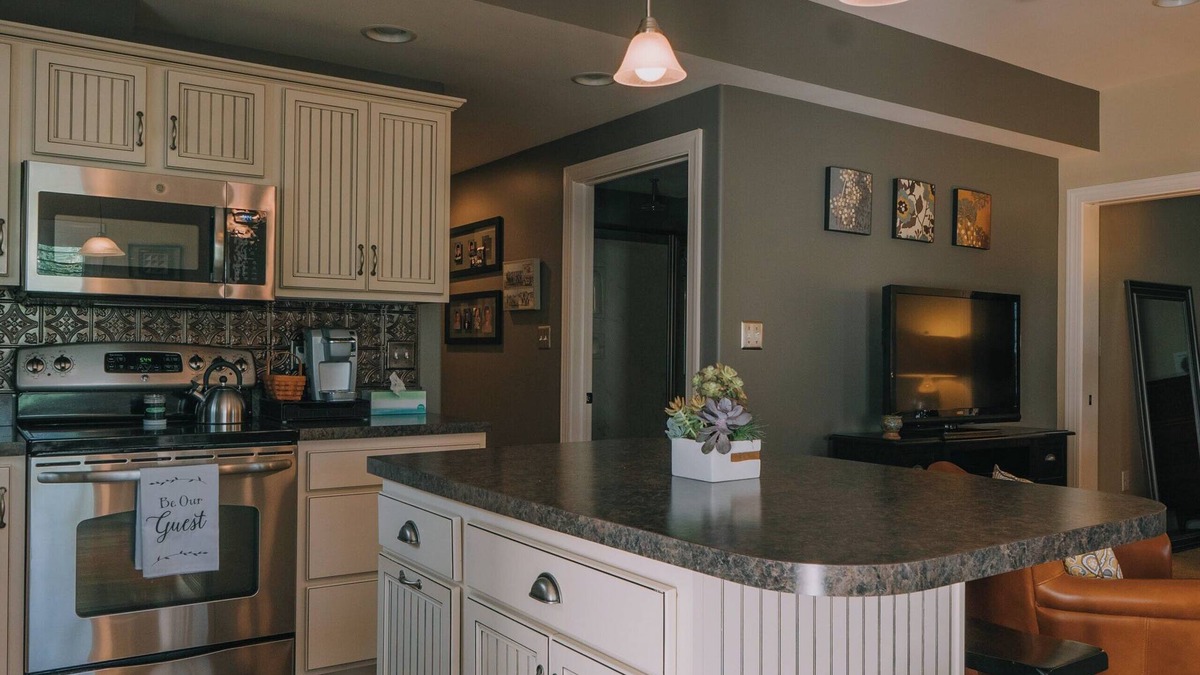 Talmage Apartment | 2 miles from Ephrata-Lititz rail trail! Easy access to local destinations