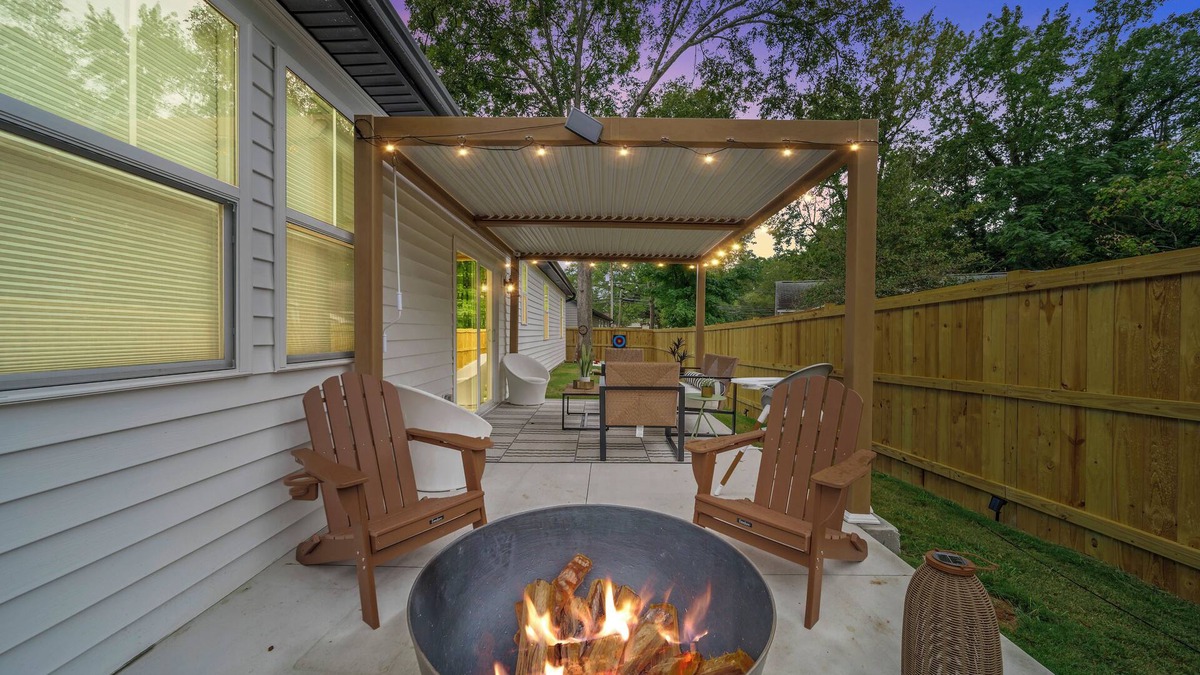 Simpsonville House | 2 Min. to Downtown Simpsonville/5 Private Bedrooms