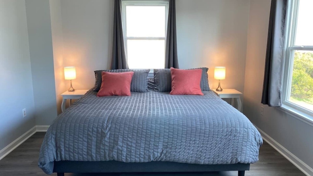 North Topsail Beach House | 2 min walk to the beach - King-sized beds - Sound view - Paddle boards - Pool