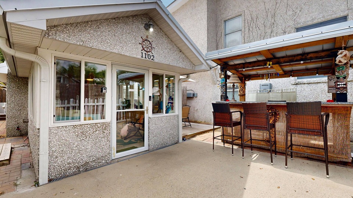 Saint Simons Island Cottage | 2 Minute Walk to Beach, Pet Friendly, Hot Tub, Convenient Private Parking