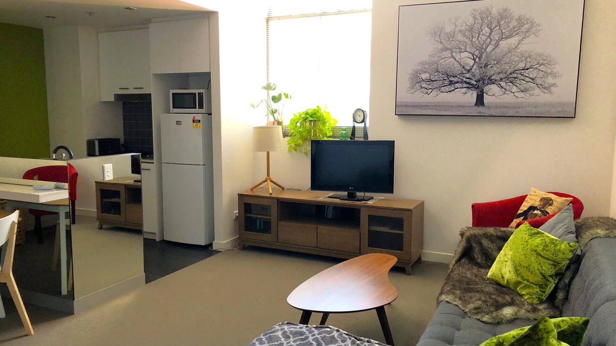 Port Melbourne Apartment | 2 Minutes - Beach & Bay Street location