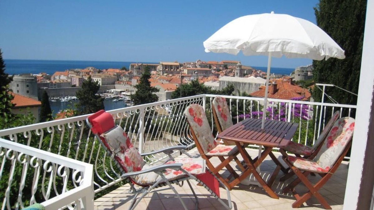 Ploce Apartment | 2 minutes distance to the old town with beautiful view from spacious terrace!