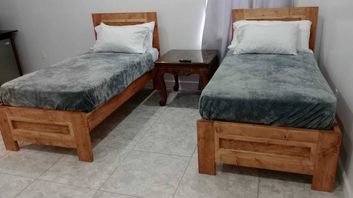Lubbers Quarters Cay Apartment | 2 minutes from Downtown 5 minutes from the airport. 2 minutes from ferry