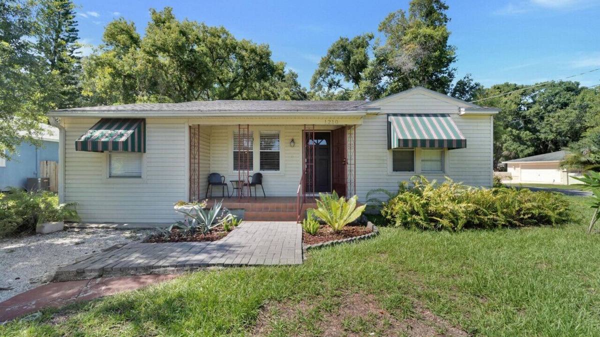 Riverside Heights House | 2 minutes to Downtown Tampa and Riverwalk