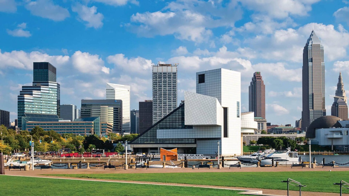 Downtown Cleveland Hotel | 2 Modern Rooms w/Restaurant and Bar in the Heart of Cleveland