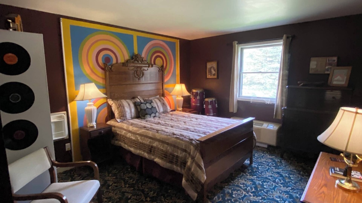 Clarington Hotel | 2-Music Room
