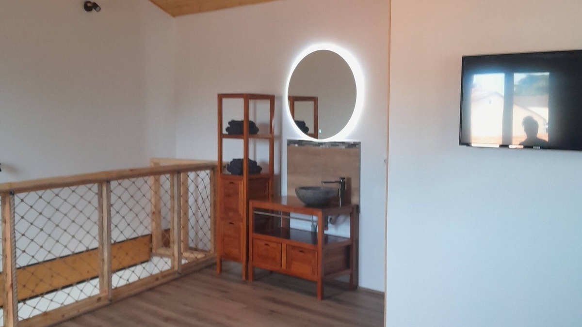 Saint-Julien-Beychevelle Apartment | 2*O accommodation in the heart of the vineyards with master suite fully equipped kitchen wi-fi
