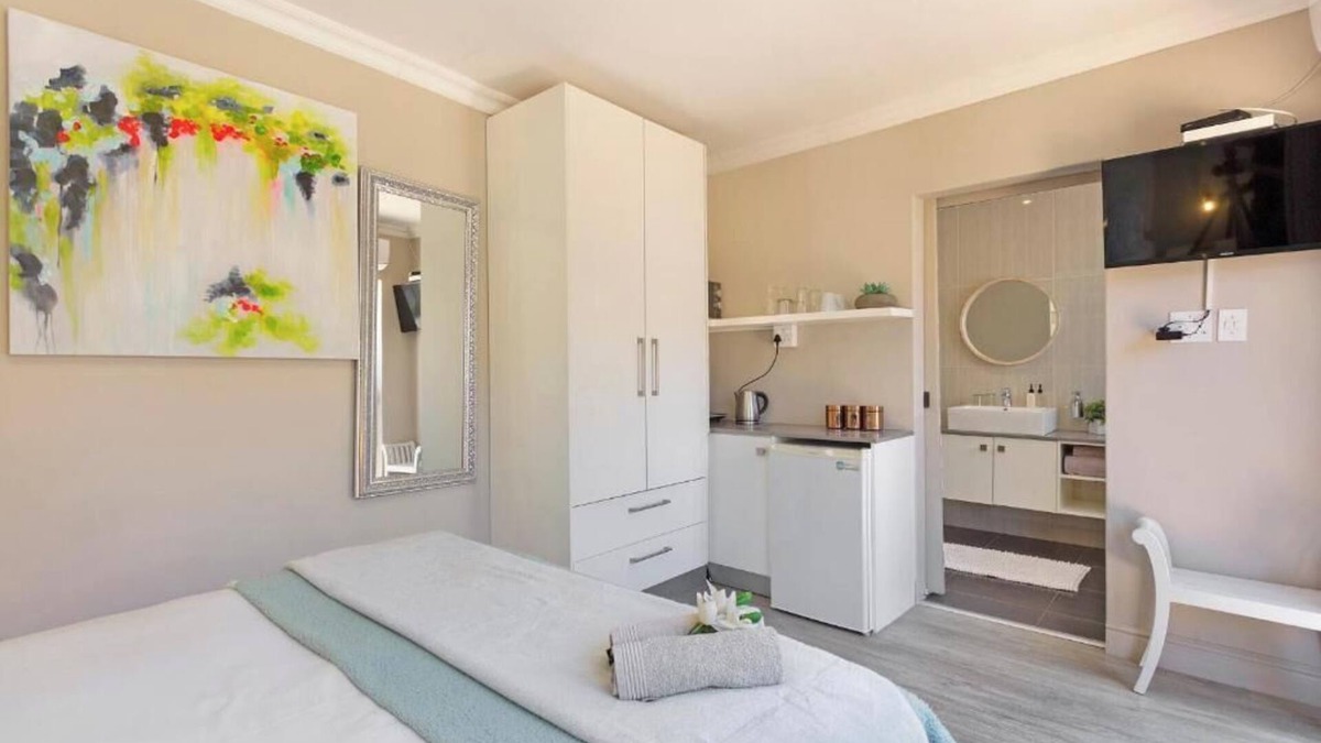 Tokai House | 2 On Lismore Guesthouse 14