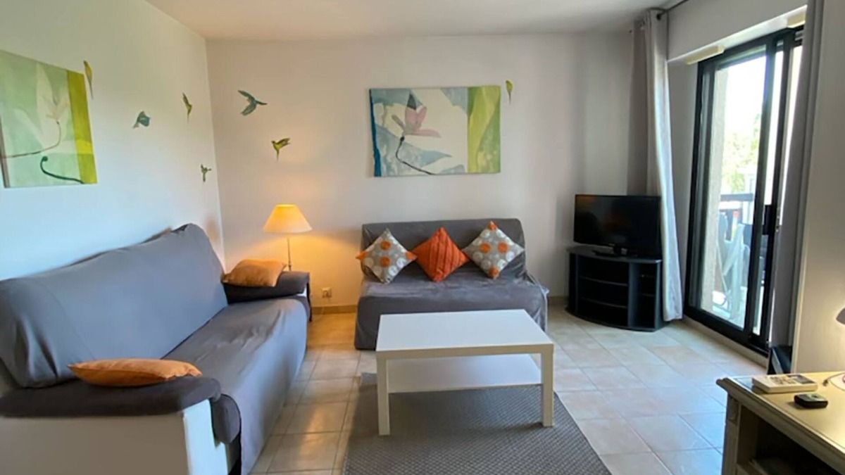 Mandelieu-la-Napoule Beach Apartment | 2 p furnished 5 mins walk from the beach with a garage.