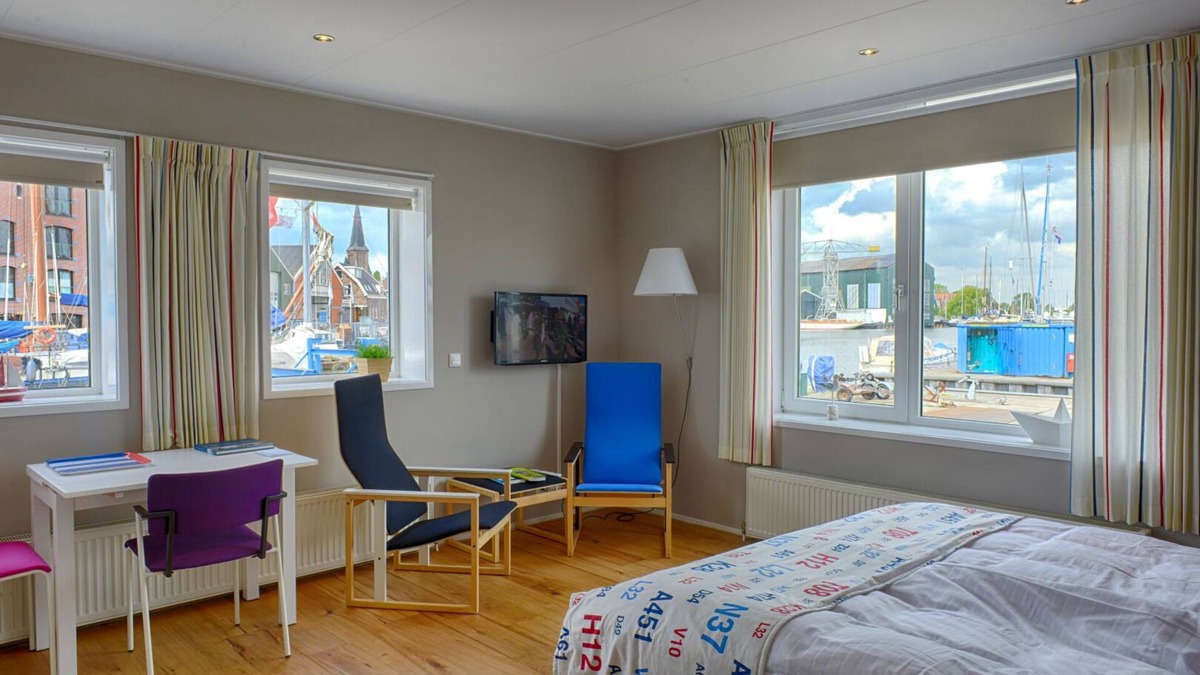 Monnickendam Apartment | 2 people, 23 m2, private bathroom, harbor view, with terrace