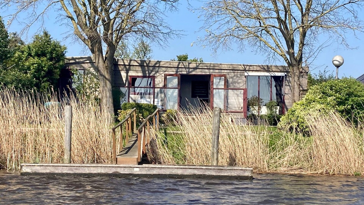 Anjum House | 2 pers - house König lakeside of the Lauwersmeer with own fishing pier Sauna
