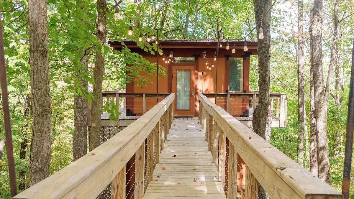 South Bloomingville Cabin | 2-Person Romantic Treehouse Getaway in Hocking Hills, Ohio