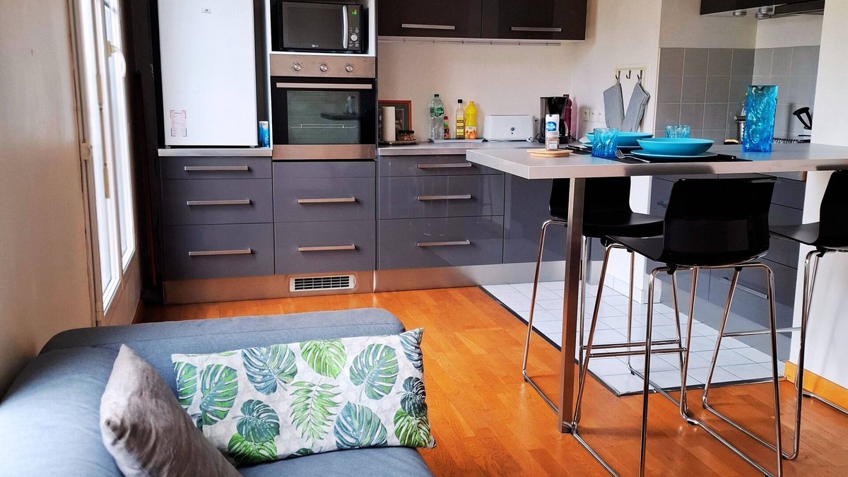 Saint-Cyr-l'Ecole Apartment | 2-person studio with secure parking near Versailles, Paris