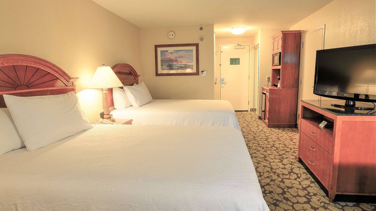 Chinatown Hotel | 2 Pet-Friendly Rooms with Breakfast, Pool, and Quick Drive to CityCentre