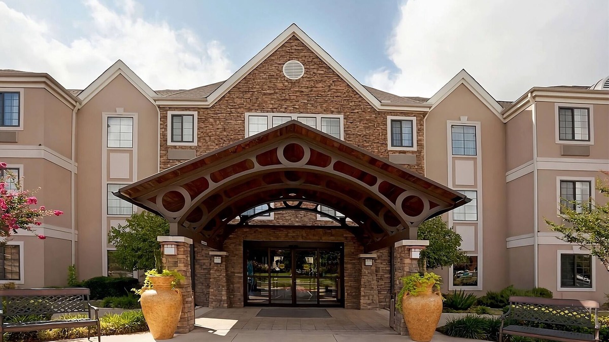 Vance Jackson Apartment | 2 Pet-friendly Suites with Full Kitchens! Near The Alamo! W/Outdoor Pool!
