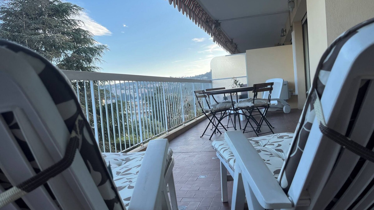 Le Ray Apartment | 2 Pièces au Calme Dans la Verdure Avec Grande Terrasse et Piscine
