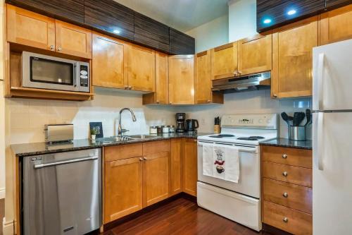 Kensington-Cedar Cottage Villa | 2- Premium Beatrice