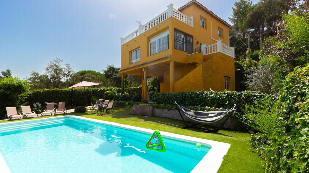 Mont Barbat Villa | 2 Private Abodes in One Magnificent Villa!
