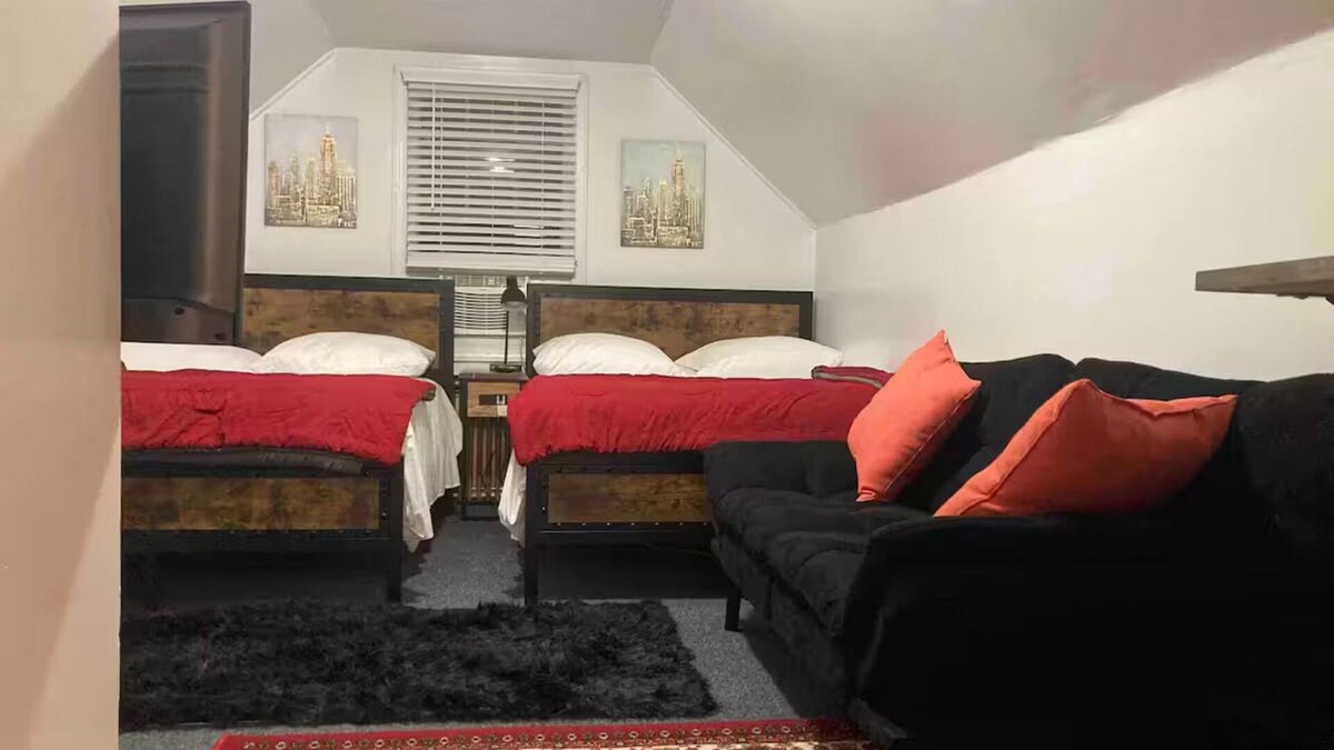 Uniondale Apartment | 2 Pvt bed Rms/1bathroom no kitchen attic