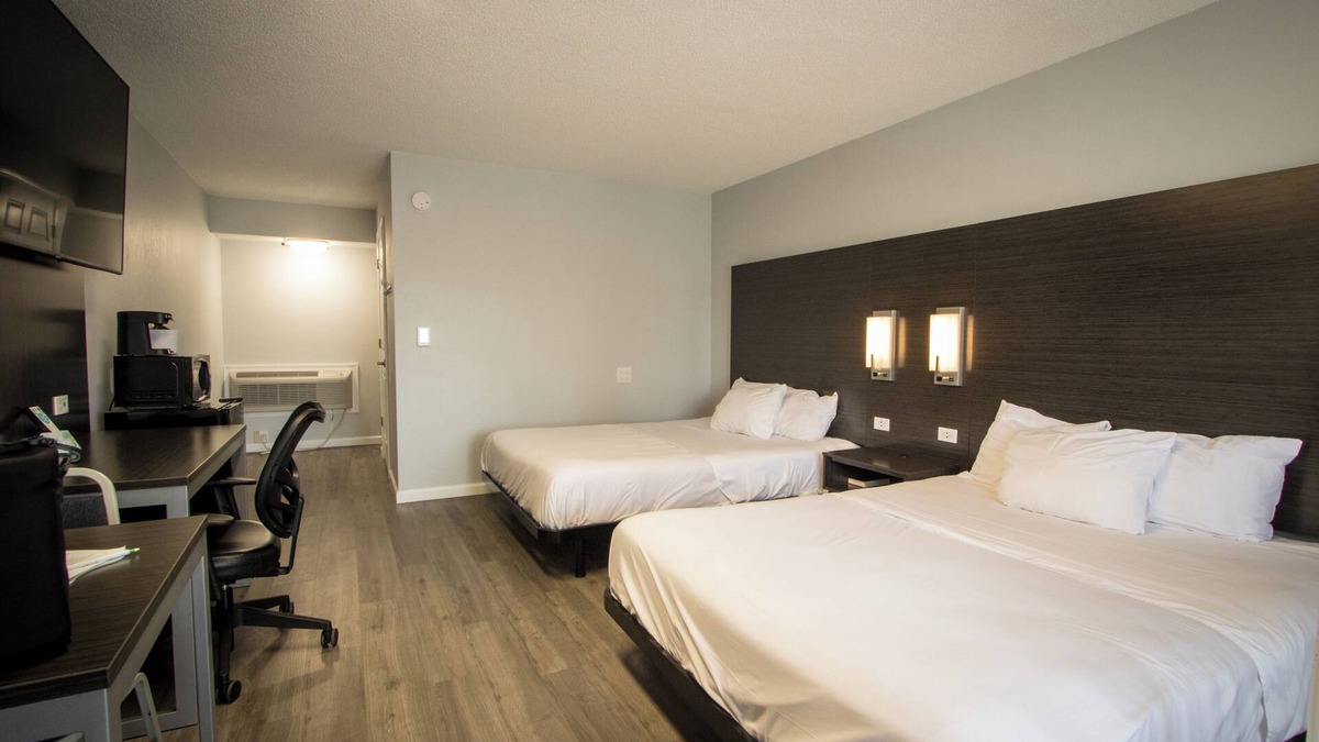 Henderson Hotel | 2 Queen Accessible NS Pet-Friendly
