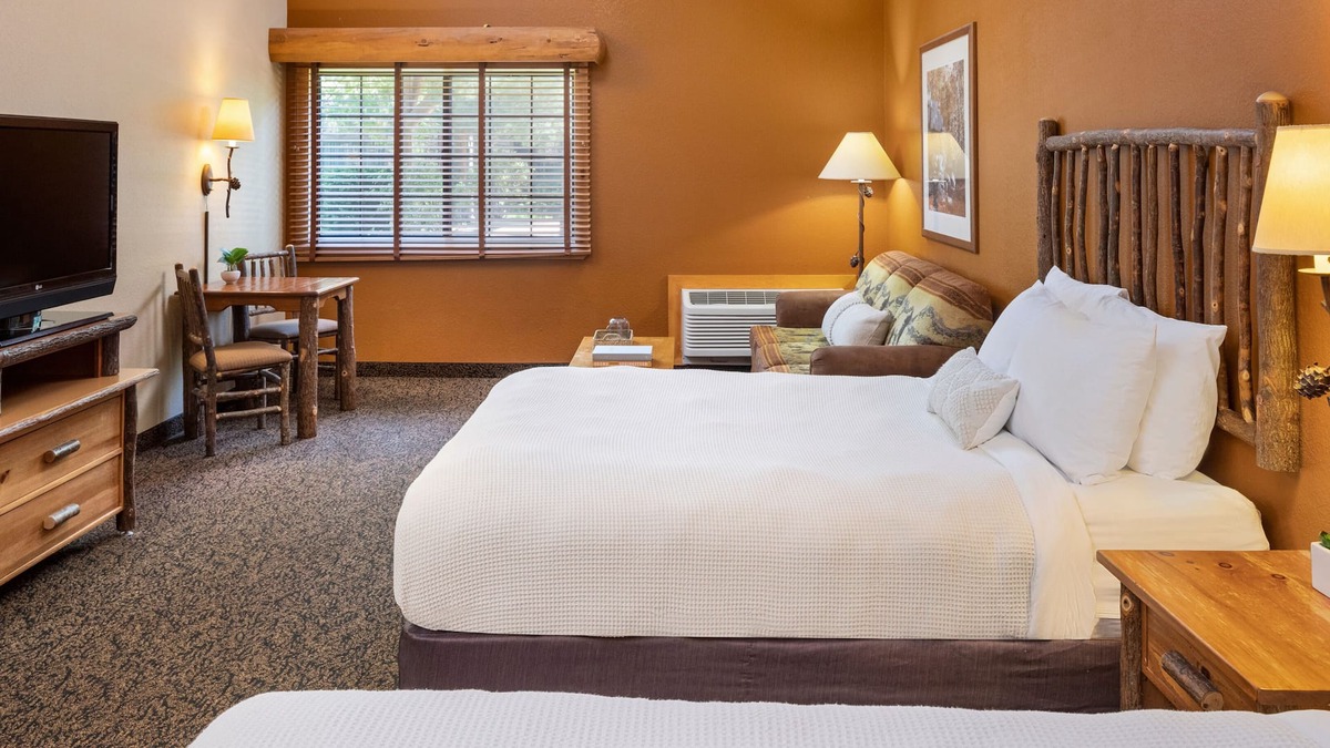 Rothschild Hotel | 2 Queen Studio With Kitchen, Access to Pool, Hot Tub, and Gym