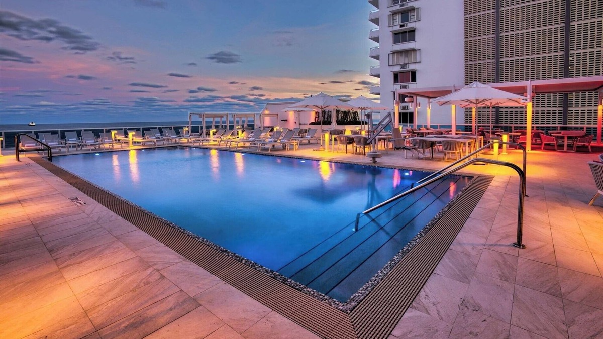Central Beach Hotel | 2 Queens Balcony Ocean Front