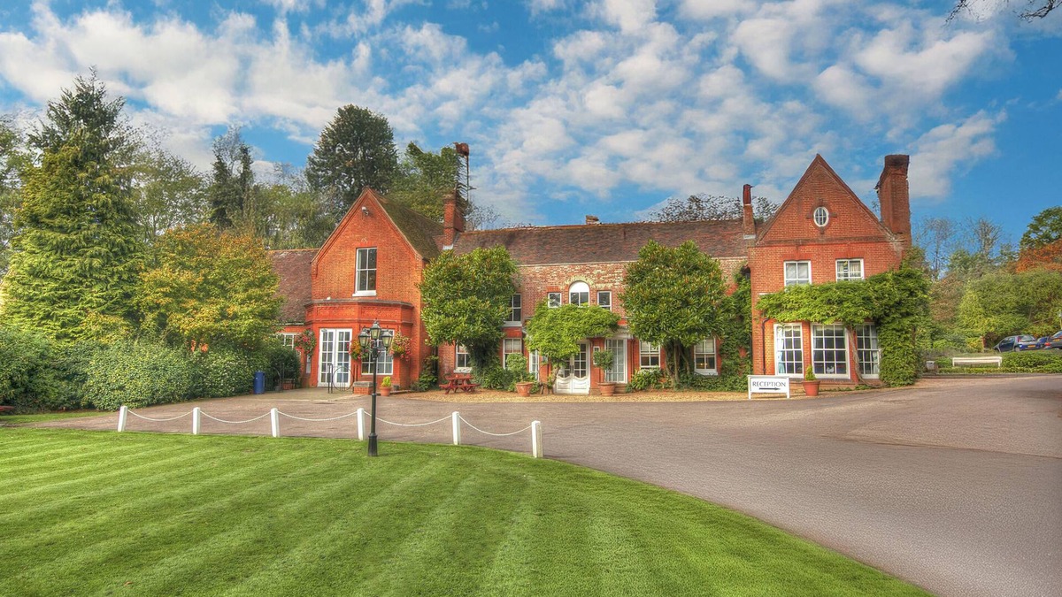 Ipswich House | 2 Relaxing Rooms w/Pool, Steam Room & Garden Access at Charming Ipswich