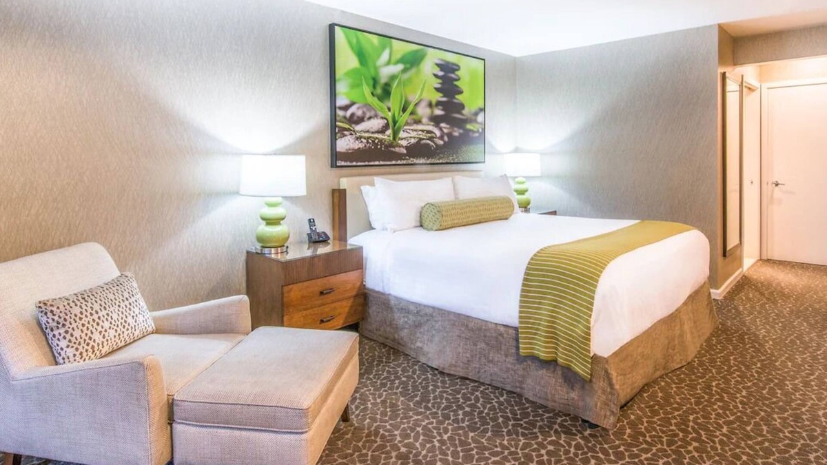 Barron Park Hotel | 2 Relaxing Unit with Heated Pool, Free Parking & Breakfast in Palo Alto