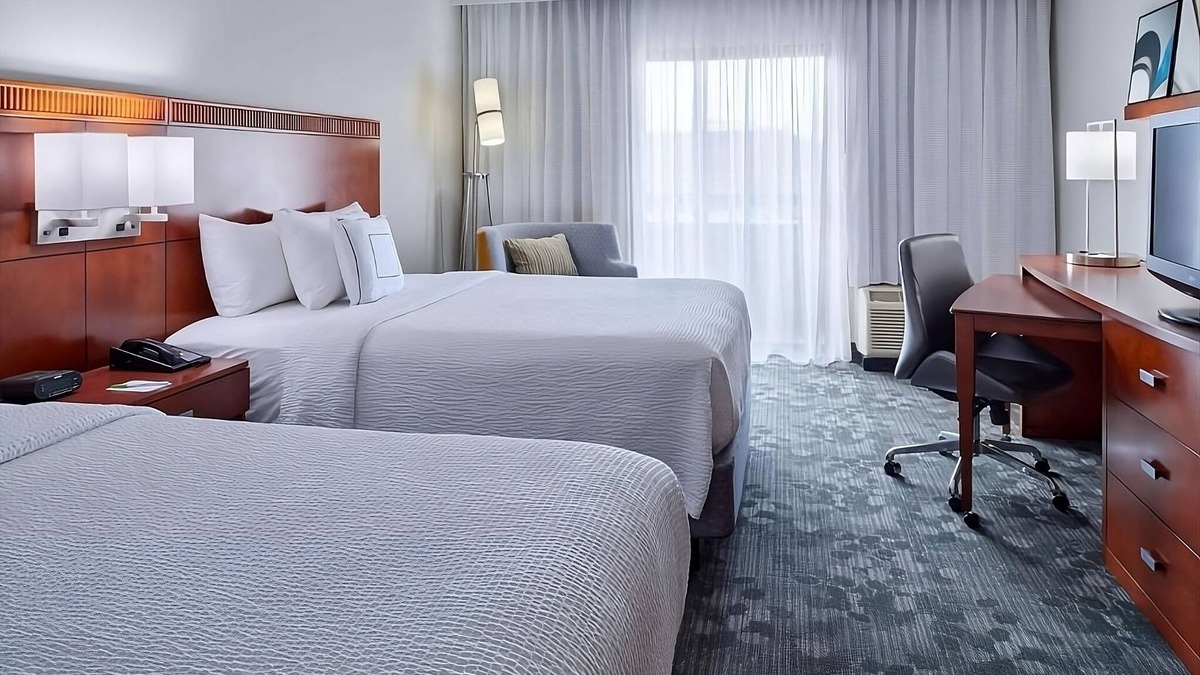 Indianapolis Resort | 2 Relaxing Units Close to Butterfly Village! Indoor Pool, Pet-friendly!