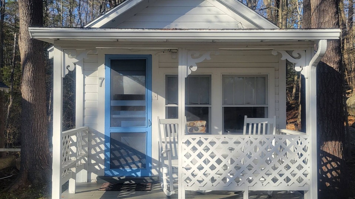 Cape Neddick Bed & Breakfast | 2 River Road Inn & Cottages