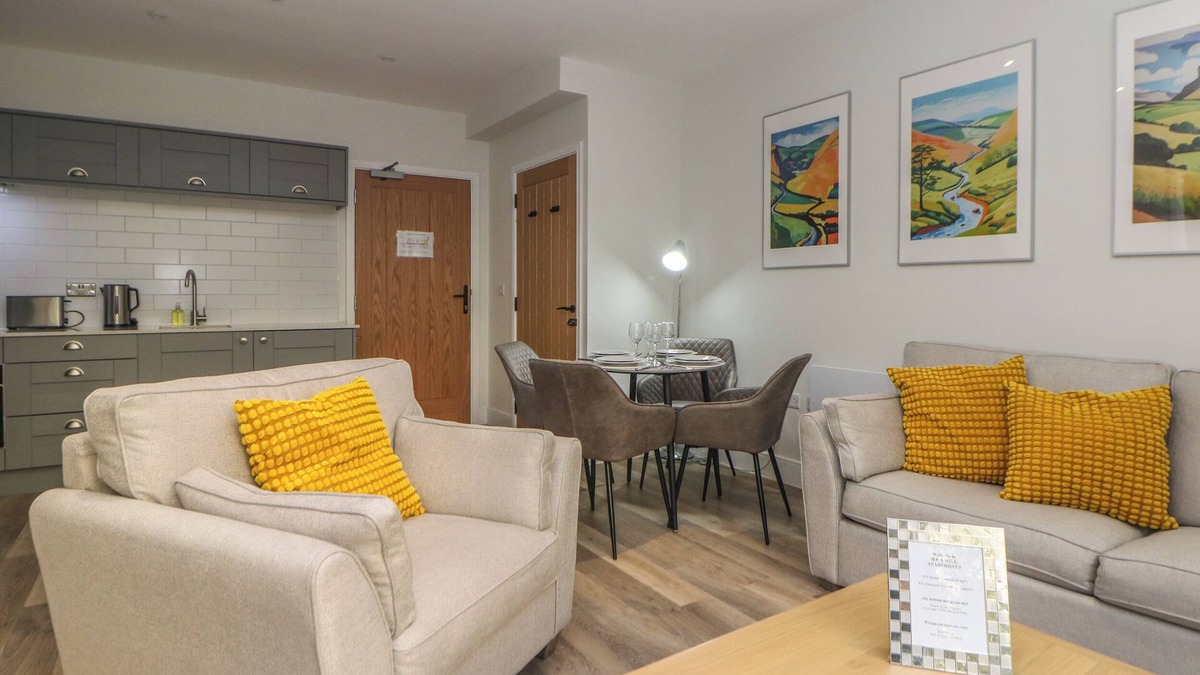 Stoney Middleton Cottage | 2 ROCK MILL HOLIDAY APARTMENTS, pet friendly, with a garden in Calver