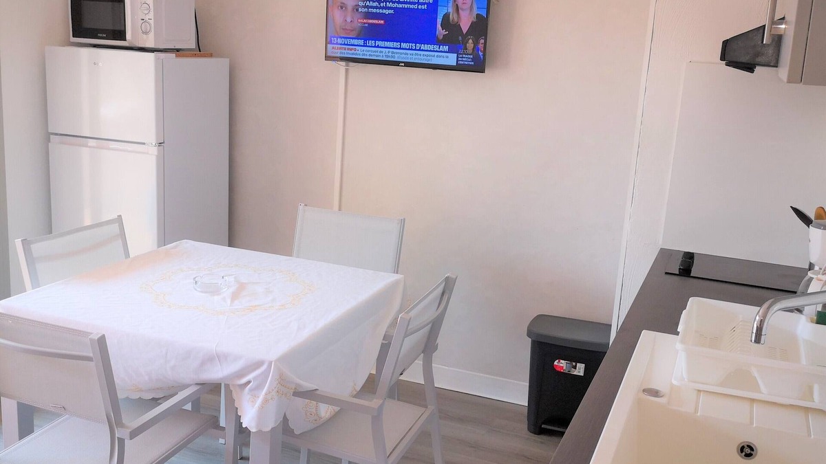 Bastide Giraud Apartment | 2-room apartment Résidence Provençale Air-conditioned Parking Pool 2 km Sea