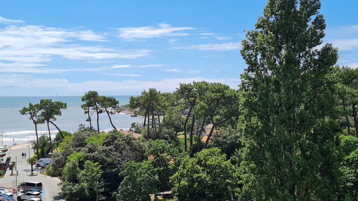 Vaux-sur-Mer Apartment | 2-room apartment 150m from the beach with parking