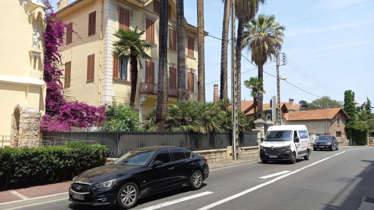 Golfe Juan House | 2-room apartment, fitted kitchen, private parking, shops, beaches.