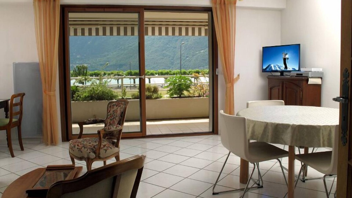 Aix-les-Bains Apartment | 2-room apartment 58m2 classified 4 stars lakeside facing Dent du Chat.