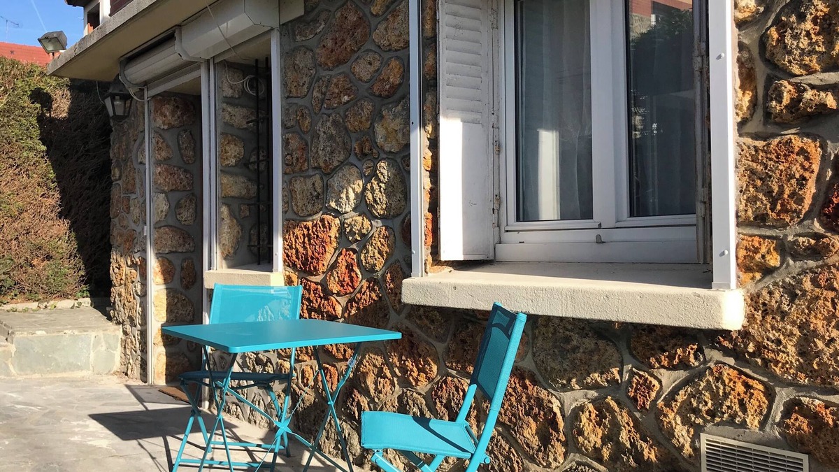 Bievres Apartment | 2-room apartment in quiet neighborhood
