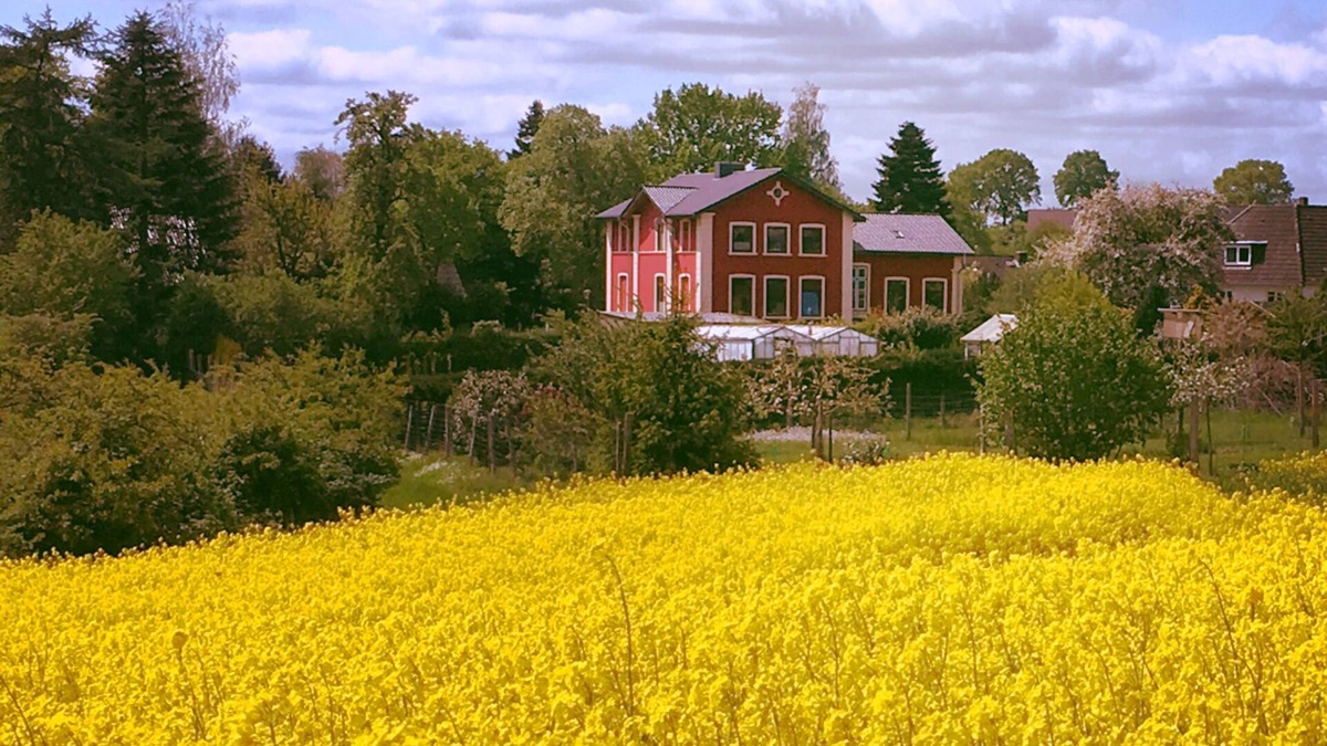 Quarnbek Apartment | 2-room apartment in the Villa Landwehr Kiel and near the canal