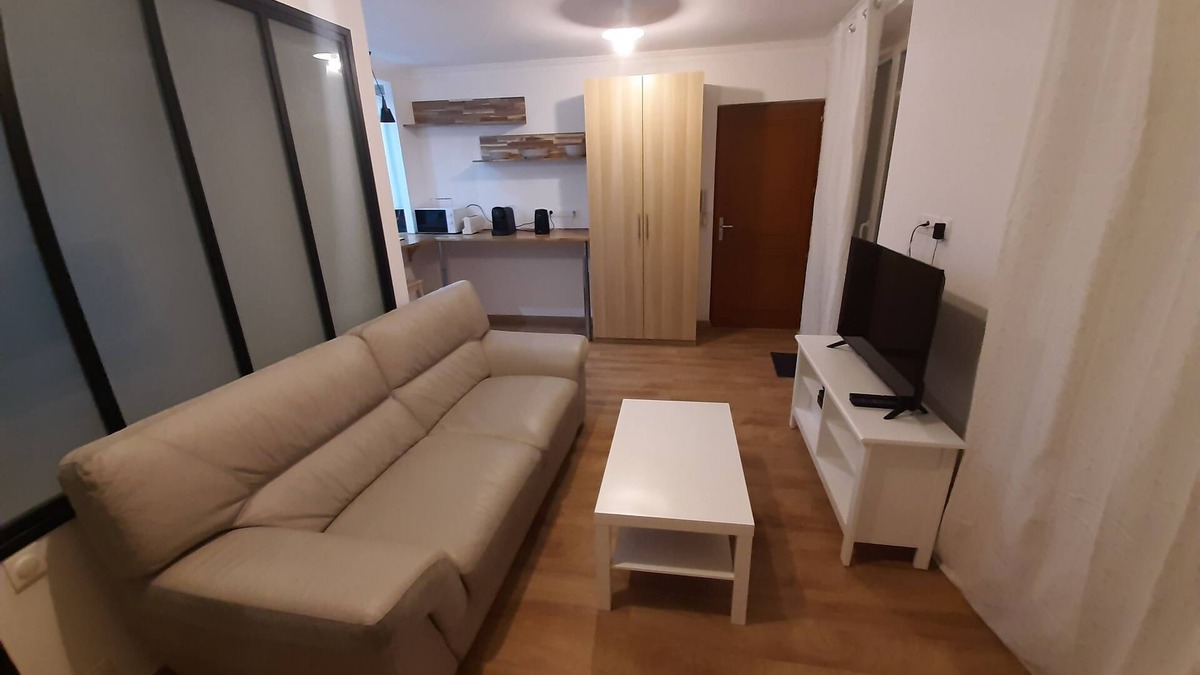 Rambouillet Apartment | 2-room apartment, near RER, bus and castle