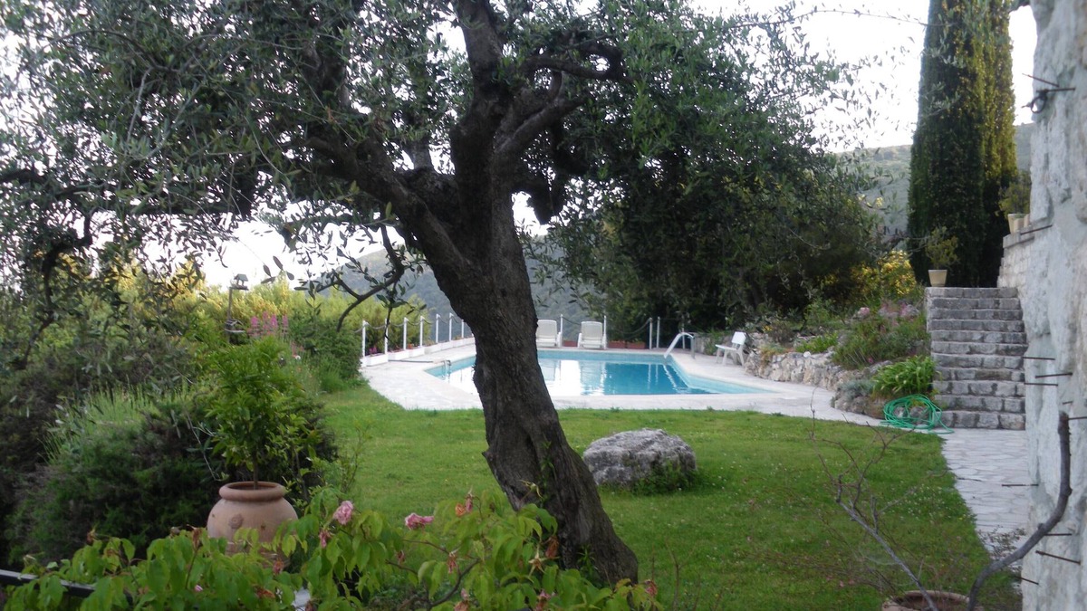 Falicon Apartment | 2 room apartment on the top floor of a villa