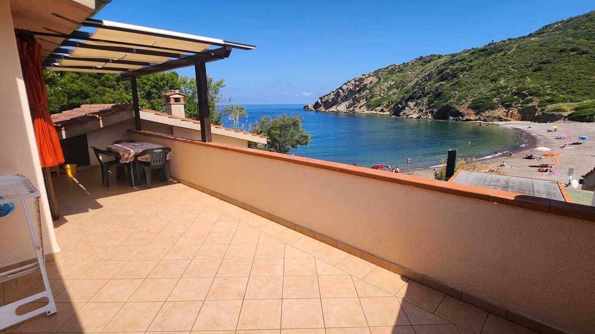 Rio nell'Elba Apartment | 2-Room apartment with terrace, right on the beach of Nisportino